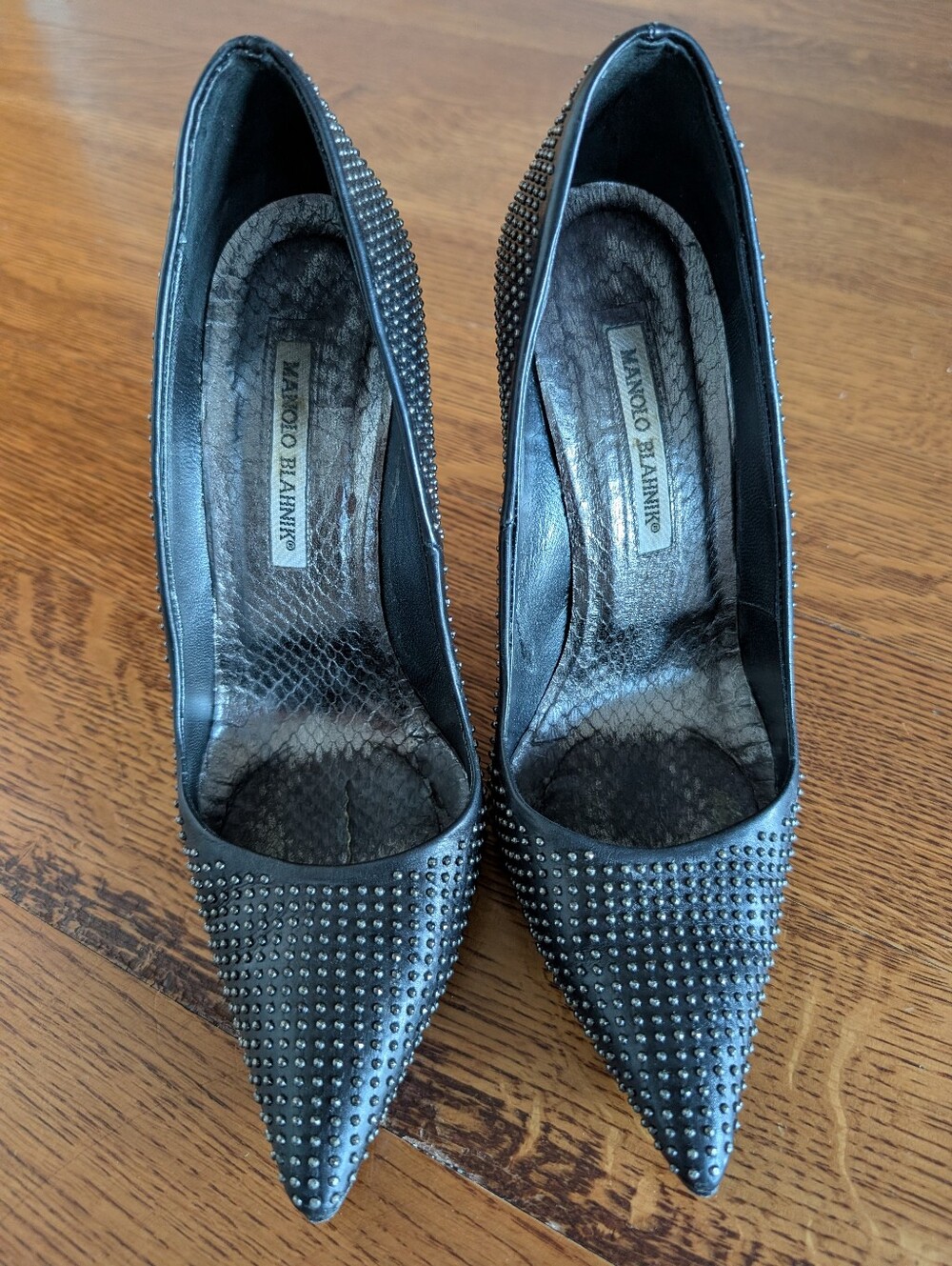 Manolo Blahnik BB Studded Black Leather Pointed-Toe Pumps Size 39.5 / 9.5 RARE